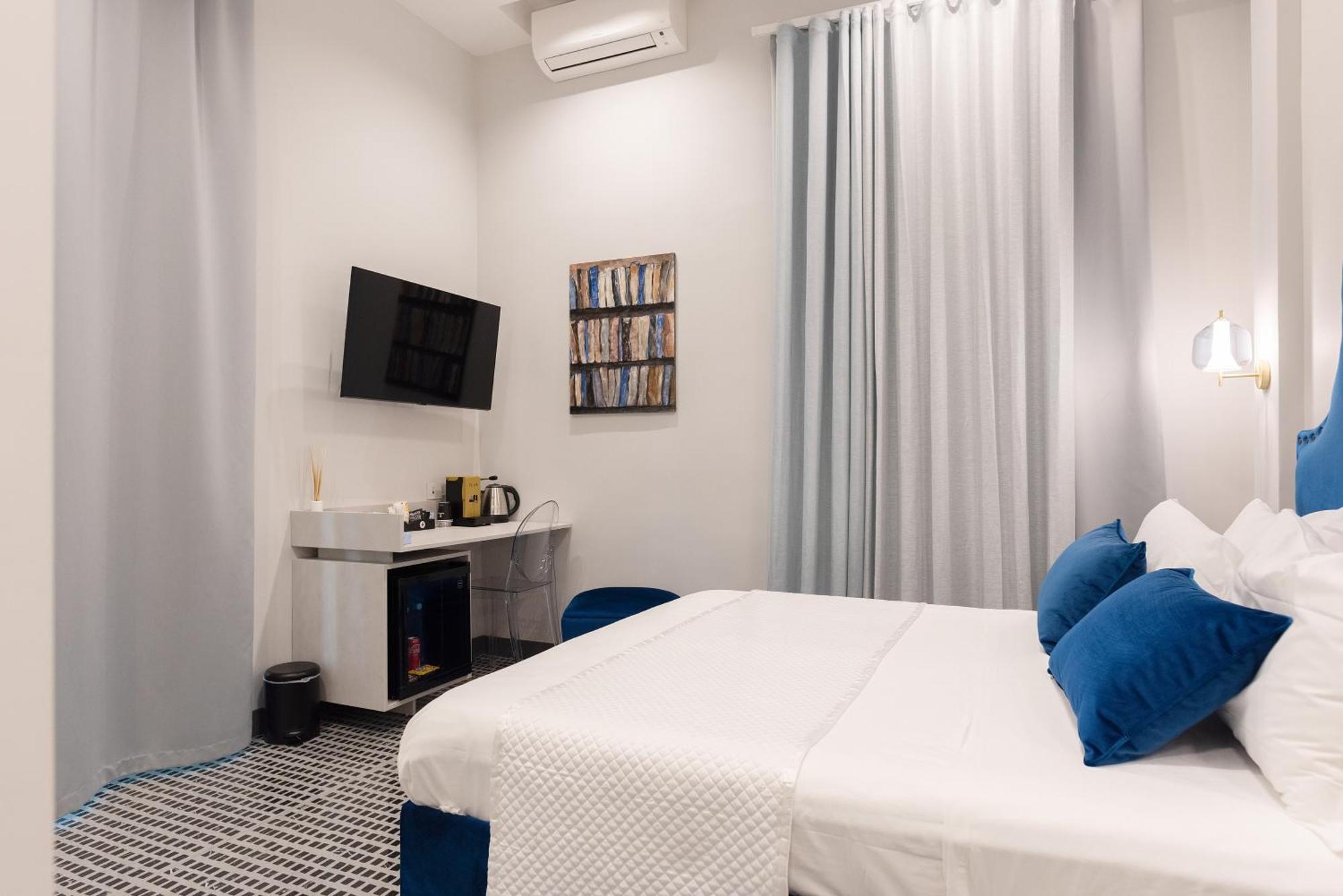 Three Rooms Toledo Naples Exterior photo